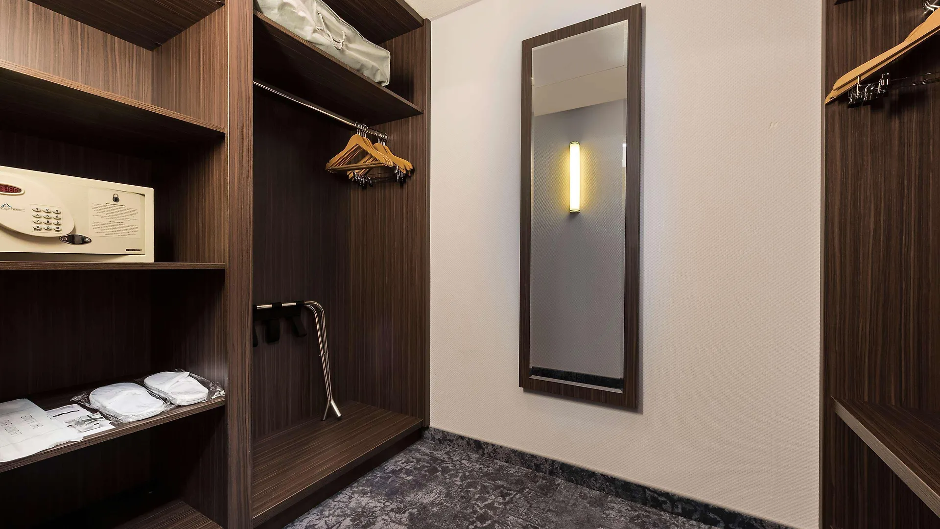 מלון Wyndham Koeln קלן