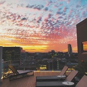 Alex Perry & Australia
